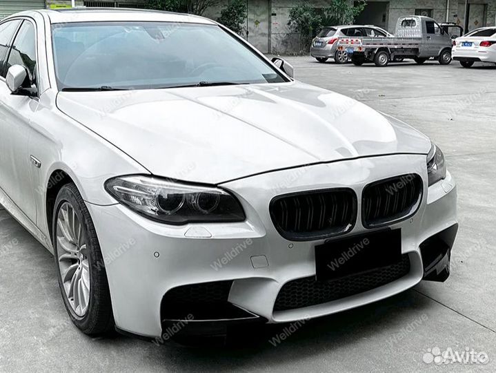 Клыки переднего бампера BMW 5 F10 M5 черный глянец