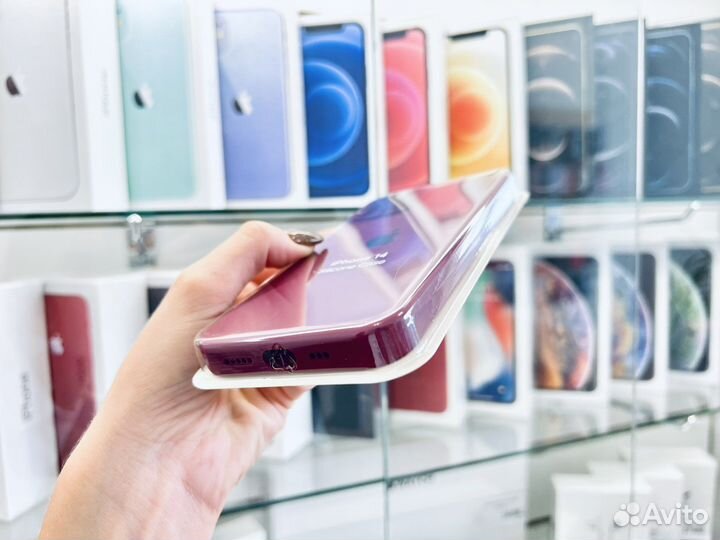 Чехол на iPhone 14