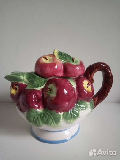 Кофейник, чайник, чайный сервиз