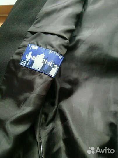 Продам школьную одежду 