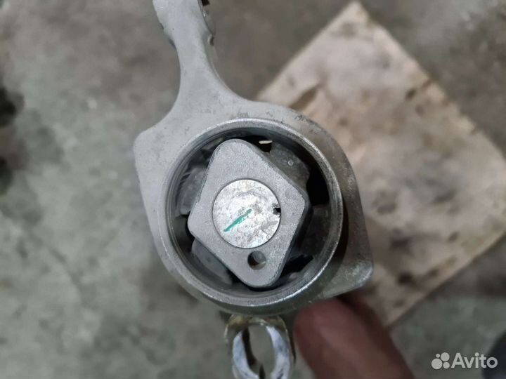 Рычаг передний правый нижний Mercedes W166