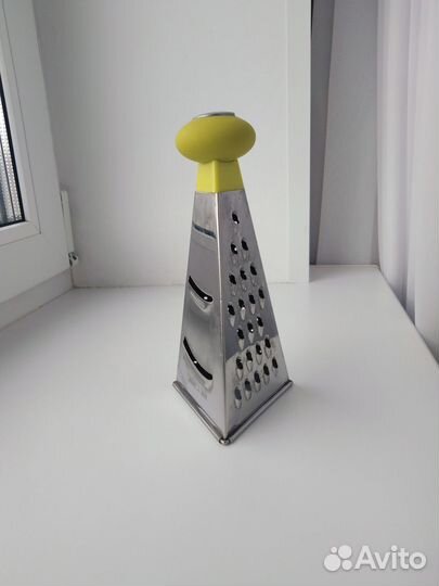 Кухонные ножи 8 штук разные и терка б.у