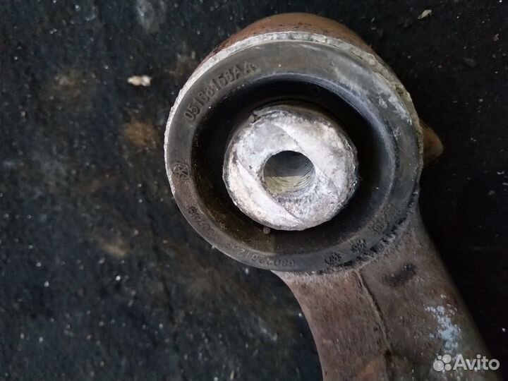 Рычаг передний правый Jeep Grand Cherokee WK2