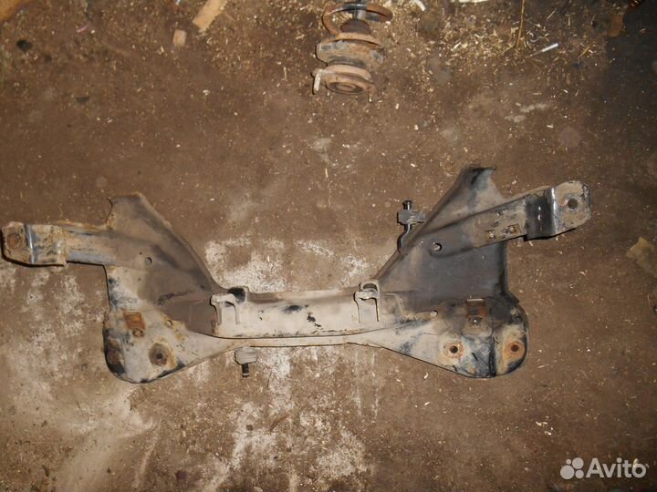 Балка моторная подрамник Mitsubishi Carisma