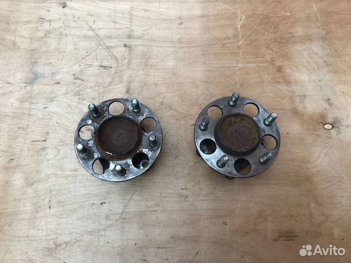 Ступица задняя Mitsubsihi Grandis NA4W 2WD