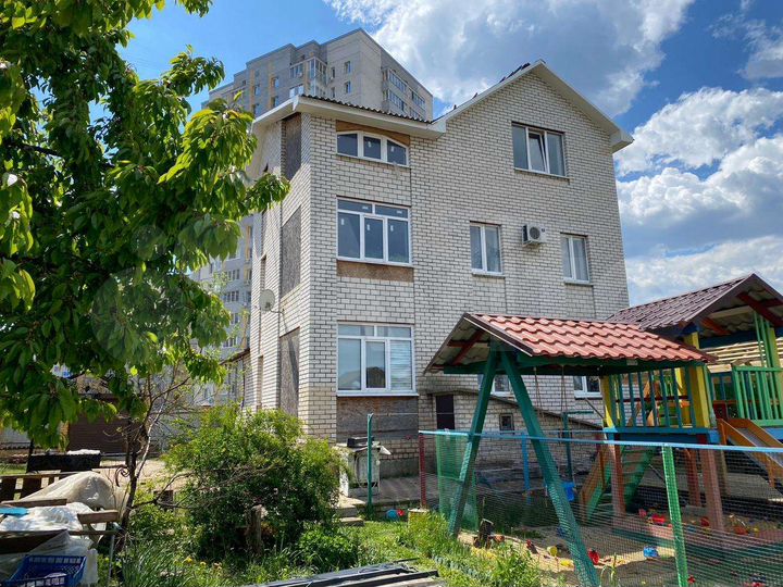 Коттедж 280 м² на участке 16 сот.