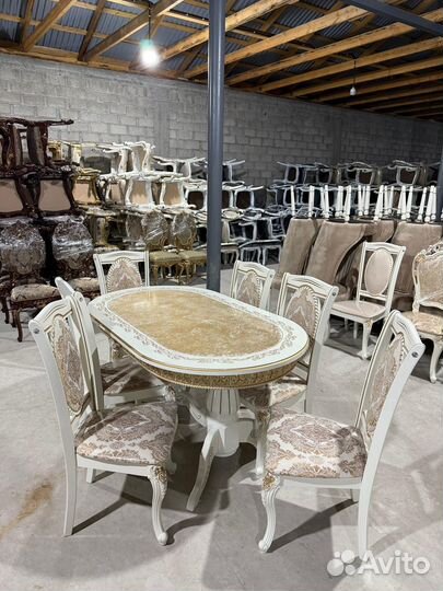 Стол и стулья