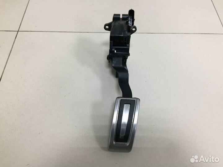 Педаль газа Skoda Rapid 2019