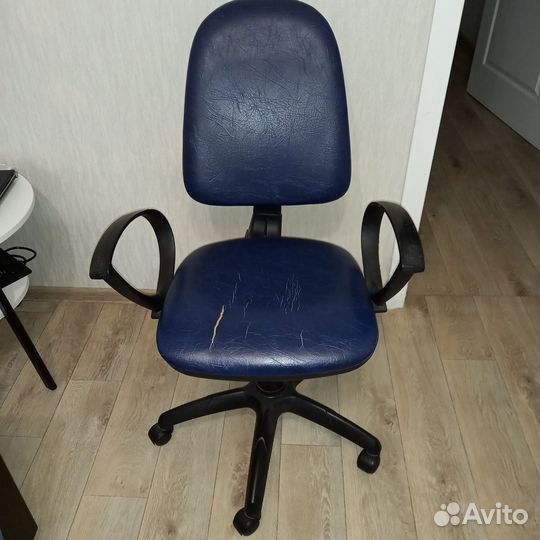 Бесплатно Компьютерное кресло