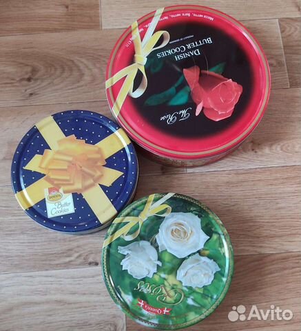 Металлические банки из под печенья