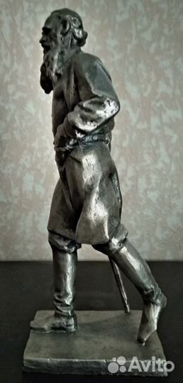 Скульптура металлическая Толстой