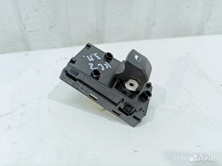 Кнопка стеклоподъемника задняя правая Kia Ceed Sw