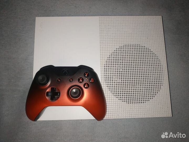 Xbox One S 1tb с играми