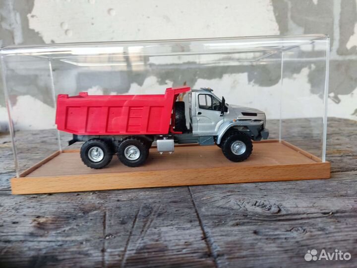Модель урал next самосвал