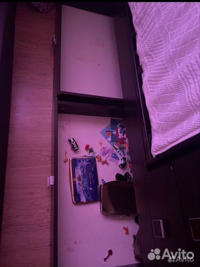 Детская кроватка с маятником