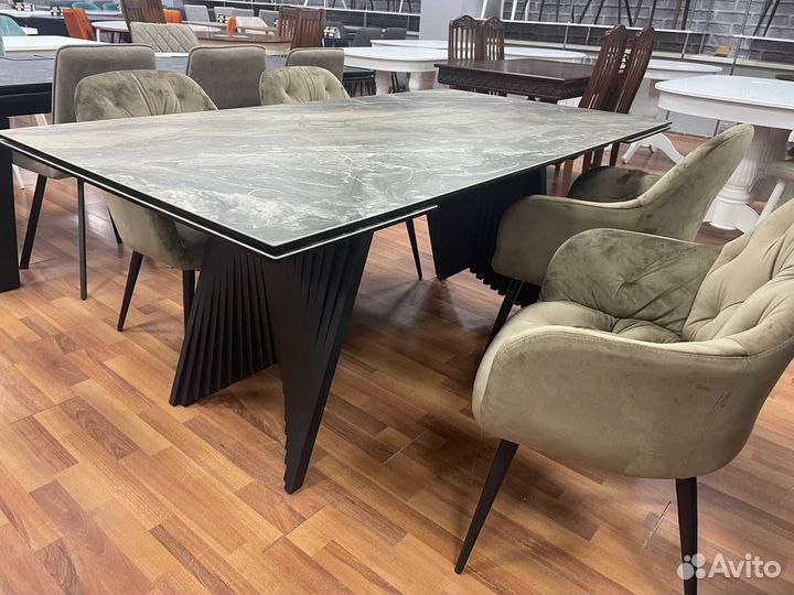 Стол кухонный