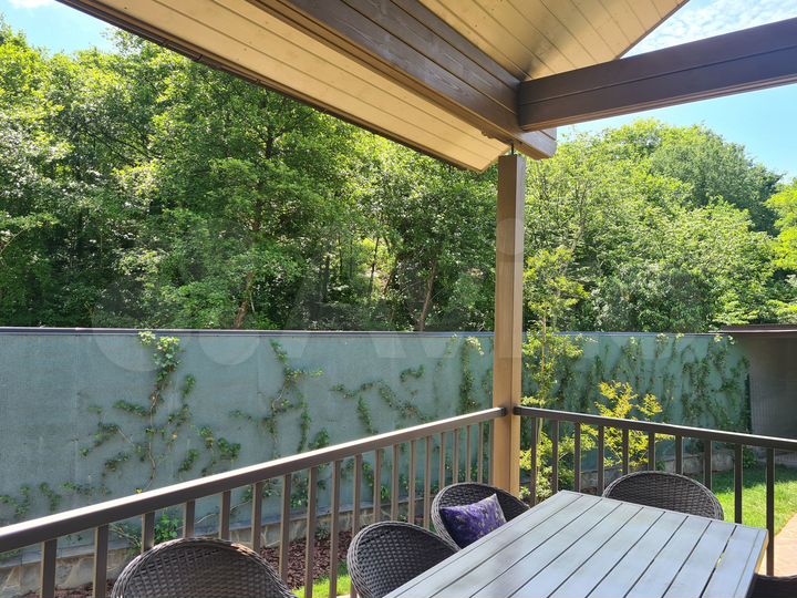 Дом 270 м² на участке 6 сот.