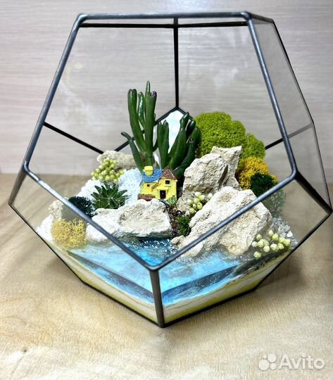 Подарок - композиция с живыми цветами