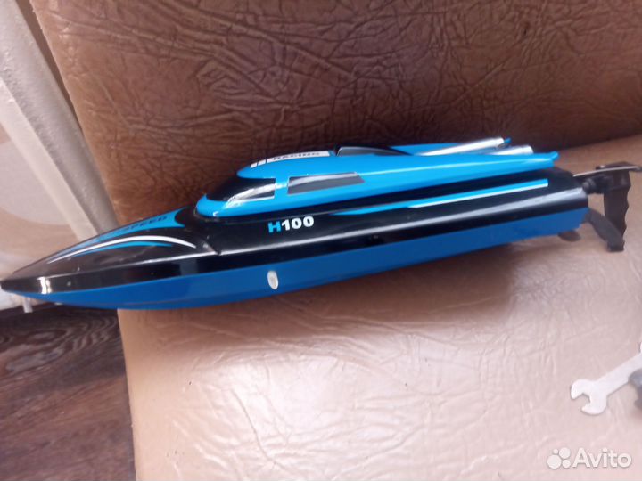 Катер на радиоуправлении