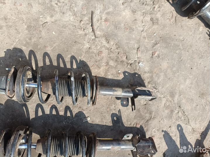 Задняя правая стойка Chevrolet Lacetti