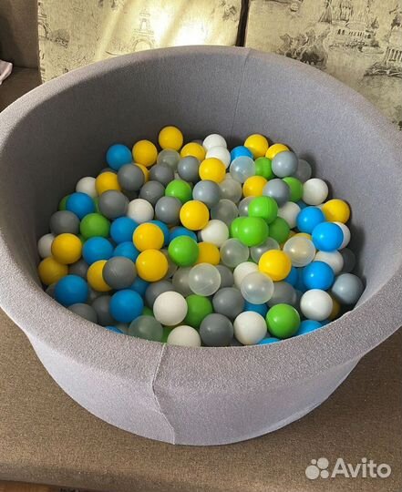 Продам детский сухой бассейн (с шариками)