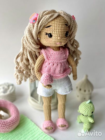 Вязаная кукла ручной работы