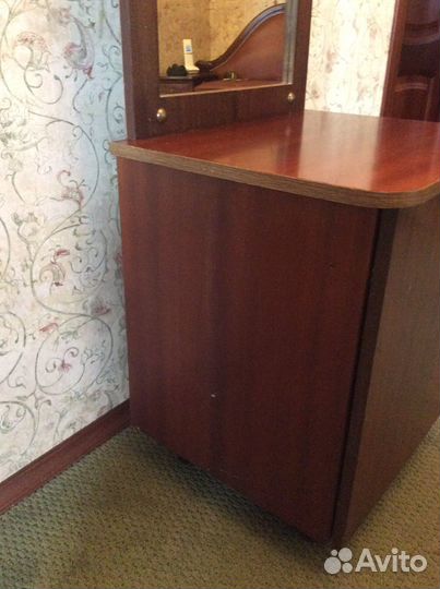 Продаю трюмо