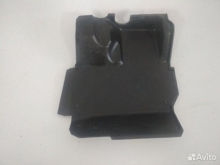 Крышка блока управления двигателем Ford Focus 2