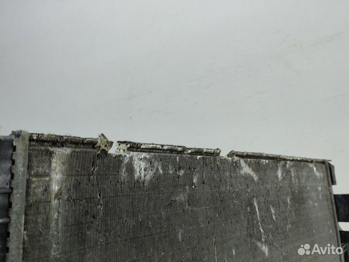 Радиатор охлаждения двигателя Renault Logan 2016