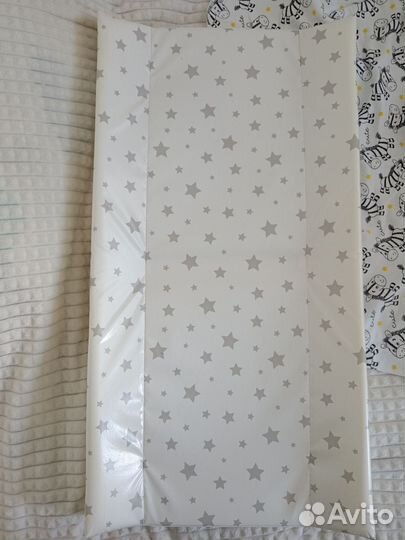 Пеленальная доска на кроватку