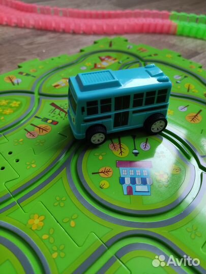 Гибкий трек с машинкой