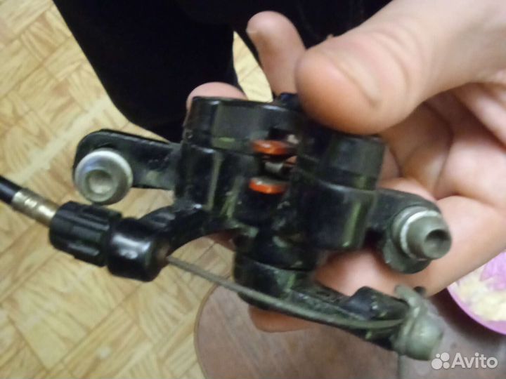 Тормозной калипер передний