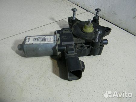 Моторчик заднего левого стеклоподъемника