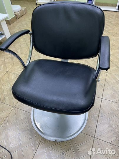 Парикмахерское кресло