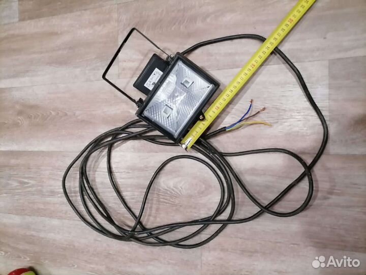 Прожектор галогеновый