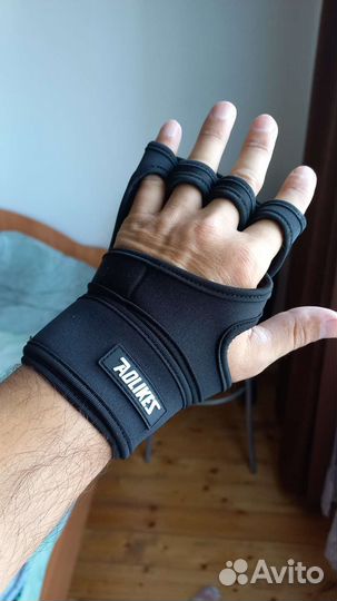 Спортивные перчатки для подтягивания на турнике