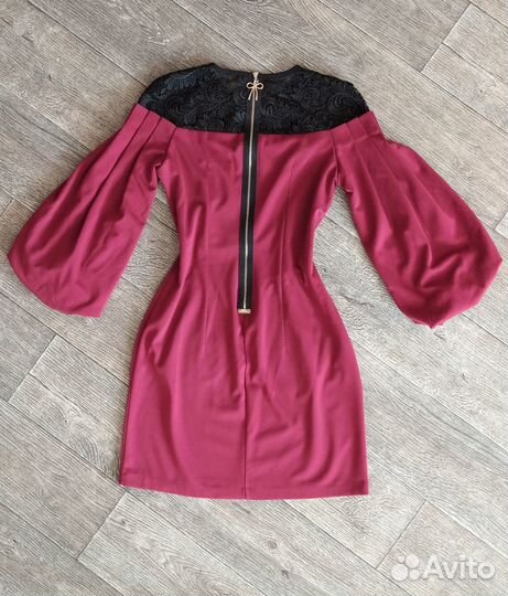 Платье с кружевом