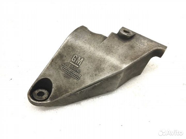 Кронштейн генератора Chevrolet Cruze седан 1.6