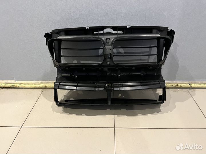 Жалюзи передние BMW F10 новый воздуховод