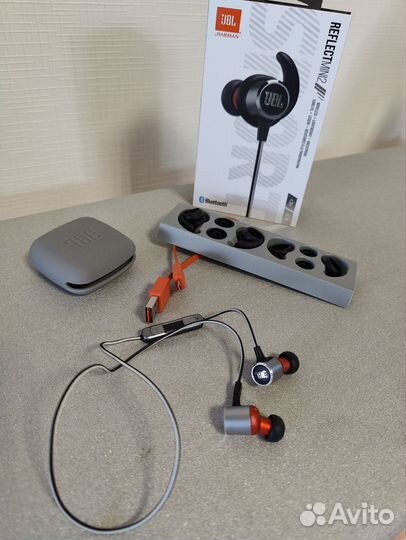 Беспроводные наушники JBL