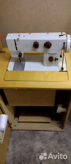 Машинка швейная 