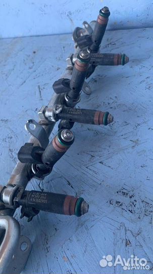 Рампа форсунки Ford Escape 4L8E-9F792-BC