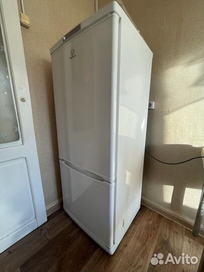 Холодильник indesit