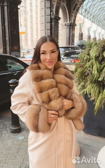 Пальто из кашемира с соболем