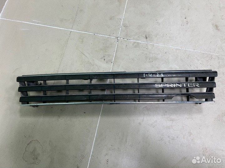 Решетка радиатора передняя Toyota Sprinter