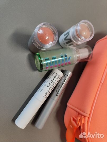 Набор косметики Milk в бомбической косметичке