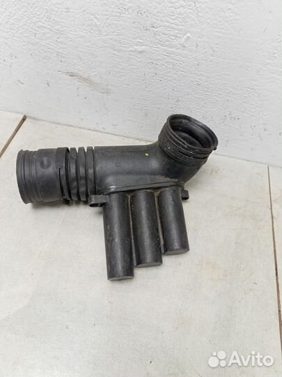 Патрубок воздушного фильтра 04E129651C