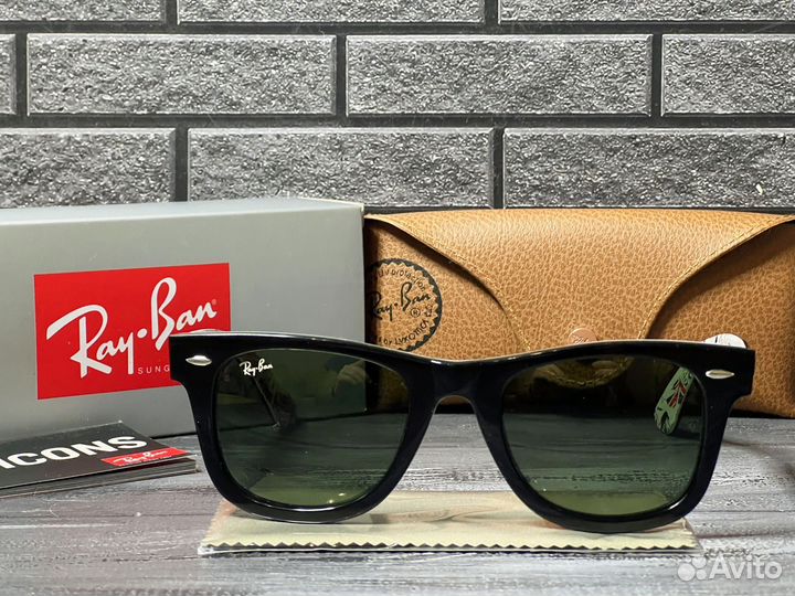 Солнцезащитные очки Ray-Ban Wayfarer