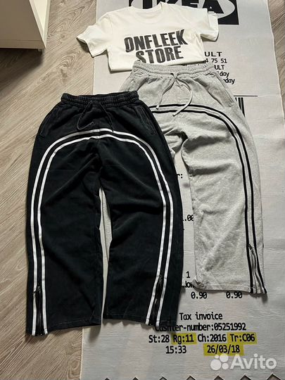 Штанишки широкие Racer Worldwide на руках