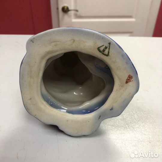 Фарфоровая фигурка 